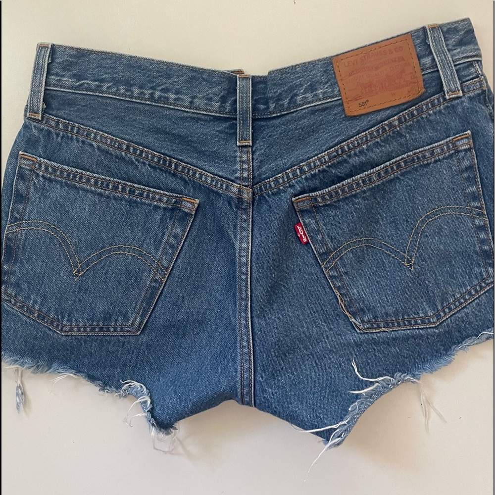 Mid-rise Levi shorts